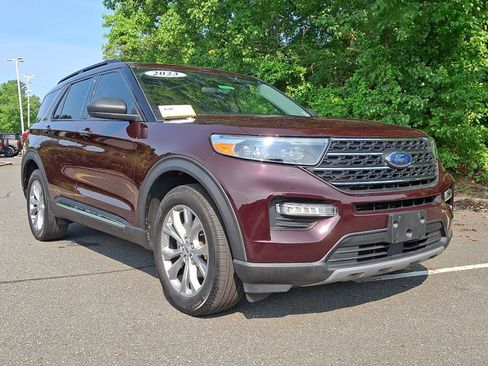 Certified 2023 Ford Explorer XLT w/ Equipment Group 202A AWD/4WD image 2