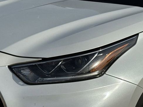 Used 2022 Toyota Highlander Limited FWD image 4