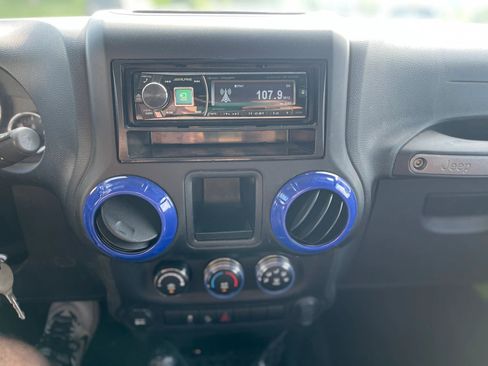 Used 2013 Jeep Wrangler Sport AWD/4WD image 16