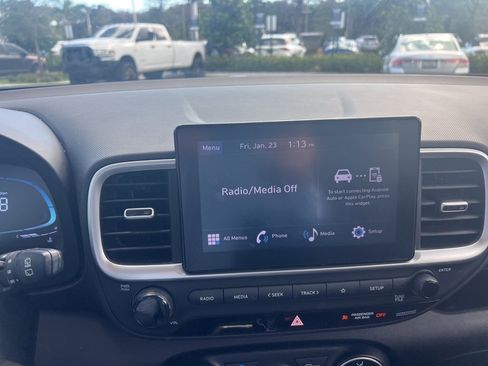 Used 2023 Hyundai Venue SE image 25