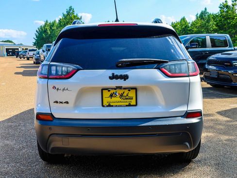 Used 2023 Jeep Cherokee Altitude Lux AWD/4WD image 5