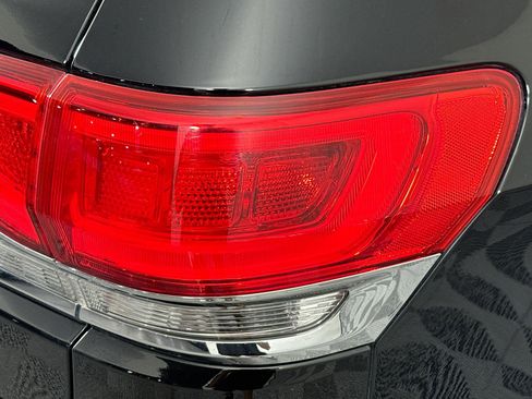 Used 2018 Jeep Grand Cherokee Limited image 33