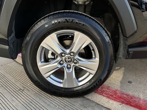 Used 2025 Toyota RAV4 XLE image 9