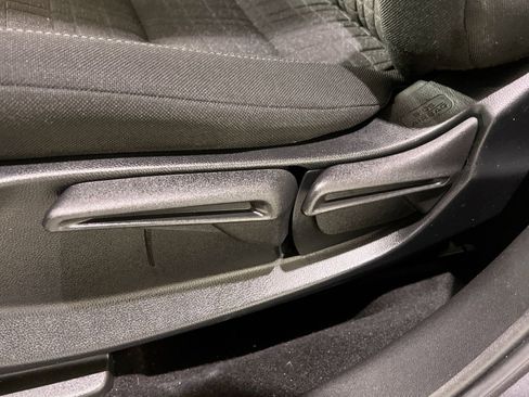 Used 2023 Honda HR-V LX image 19