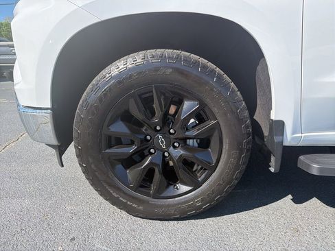 Used 2023 Chevrolet Silverado 1500 LT AWD/4WD image 25