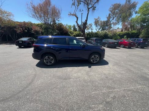 Used 2025 Nissan Rogue SV FWD image 16