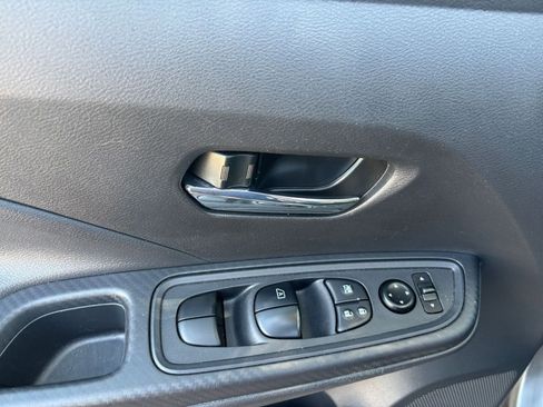 Used 2025 Nissan Versa SV FWD image 21