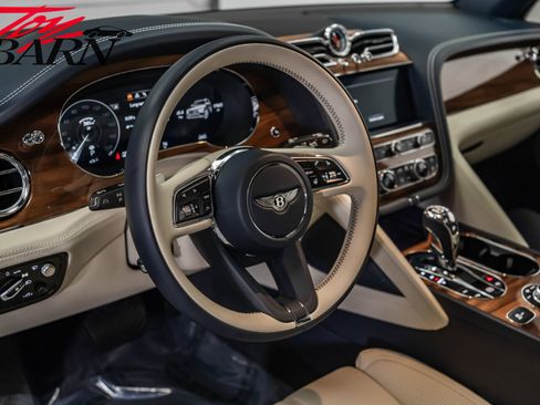 Used 2021 Bentley Bentayga image 29