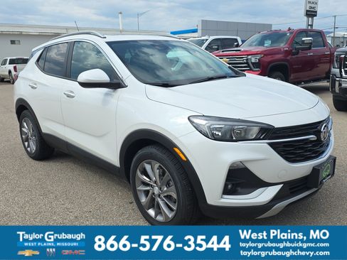 Used 2020 Buick Encore GX Select w/ Experience Buick Package FWD image 2