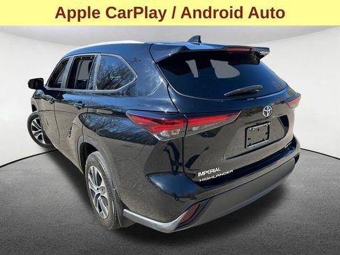 Certified 2024 Toyota Highlander XLE AWD/4WD image 9