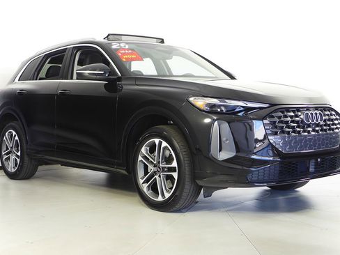Used 2025 Audi Q5 Premium w/ Convenience Package AWD/4WD image 4