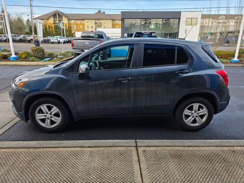 Used 2020 Chevrolet Trax LS w/ Tint and Cruise Package image 8