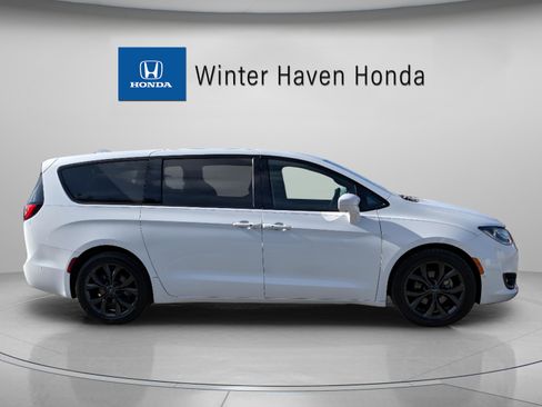 Used 2019 Chrysler Pacifica Touring Plus w/ Advanced Safetytec Group image 9