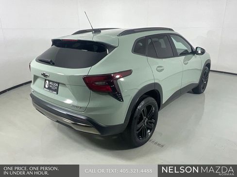 Used 2024 Chevrolet Trax ACTIV w/ Sunroof Package FWD image 6