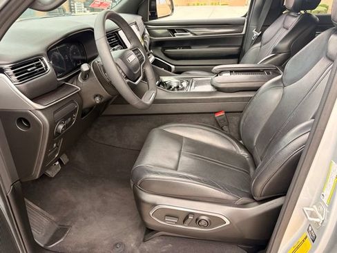 Used 2024 Jeep Wagoneer 2WD image 11