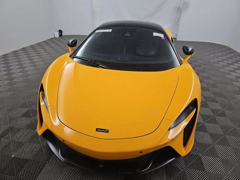 Used 2023 McLaren Artura RWD image 2