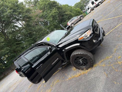 Used 2017 Toyota Tacoma SR5 w/ Tow Package RWD image 32