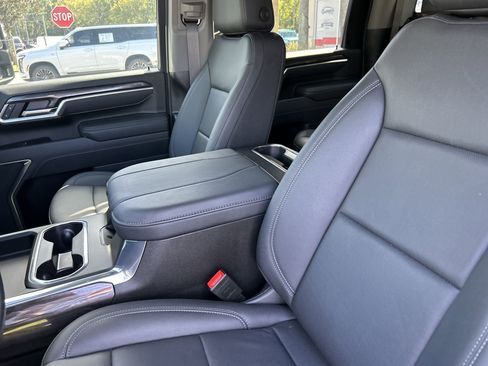 Used 2025 Chevrolet Silverado 2500 LTZ w/ LTZ Convenience Package image 15