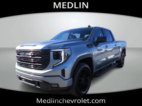 Used 2025 GMC Sierra 1500 Elevation w/ LPO, Elevation Black Package image 4