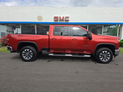 Used 2022 Chevrolet Silverado 2500 LT AWD/4WD image 2