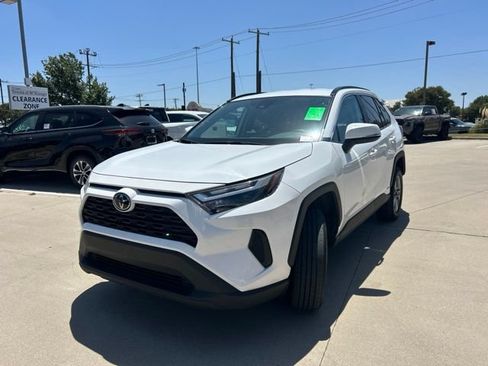 Used 2025 Toyota RAV4 XLE AWD/4WD image 8