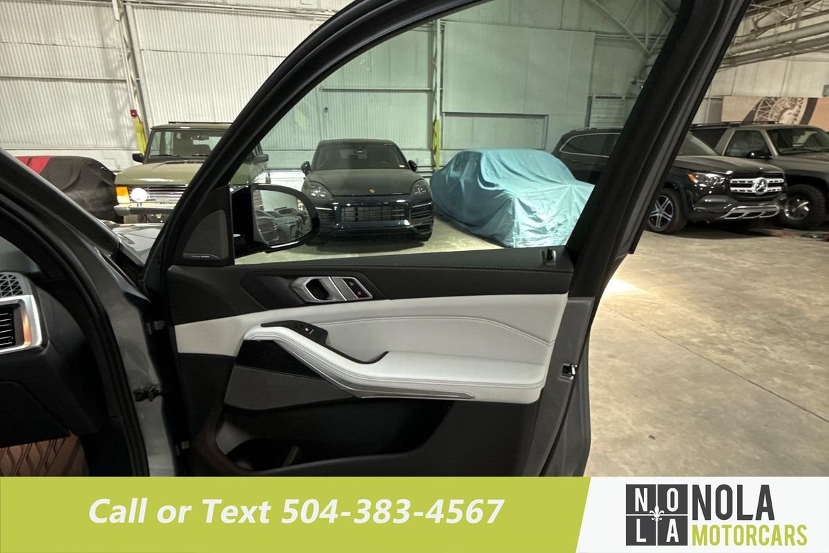 Used 2024 BMW X5 xDrive40i w/ M Sport Package AWD/4WD image 28