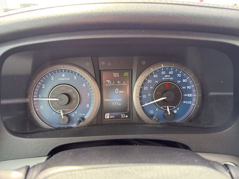 Used 2018 Toyota Sienna XLE image 24