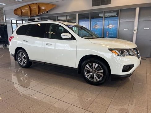 Used 2018 Nissan Pathfinder S FWD image 2