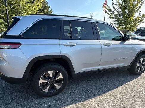 Used 2024 Jeep Grand Cherokee Limited 4xe AWD/4WD image 8