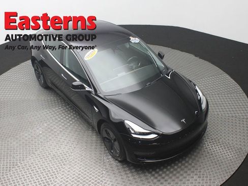 Used 2019 Tesla Model 3 Standard Range Plus image 3
