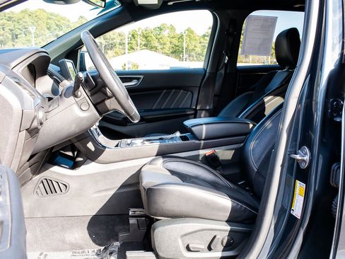 Certified 2022 Ford Edge ST w/ Equipment Group 401A image 17