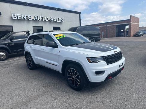 Used 2017 Jeep Grand Cherokee Trailhawk w/ Trailhawk Luxury Group AWD/4WD image 4