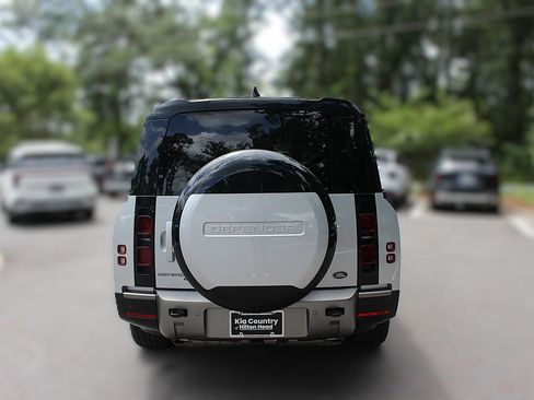 Used 2023 Land Rover Defender 130 X-Dynamic SE AWD/4WD image 7