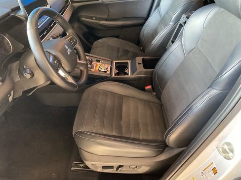 Used 2024 Mitsubishi Outlander SE image 8