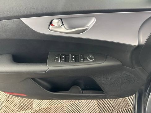 Certified 2024 Kia Forte LXS w/ LXS Technology Package FWD image 20