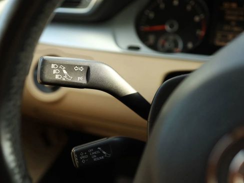 Used 2013 Volkswagen CC R-Line image 24