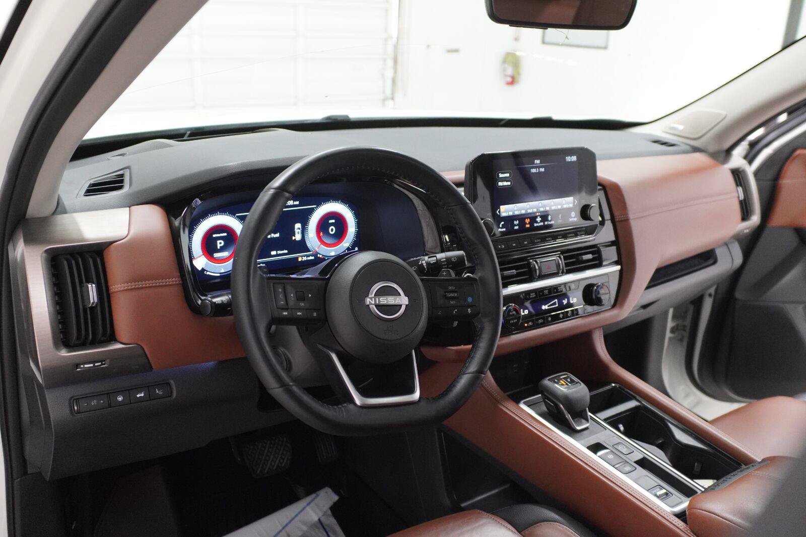 Used 2024 Nissan Pathfinder Platinum w/ Cargo Package FWD image 9