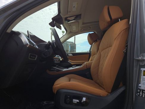 New 2027 BMW X7 xDrive40i w/ Premium Package AWD/4WD image 7