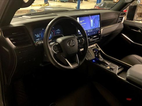 Used 2024 Lexus GX 550 image 16