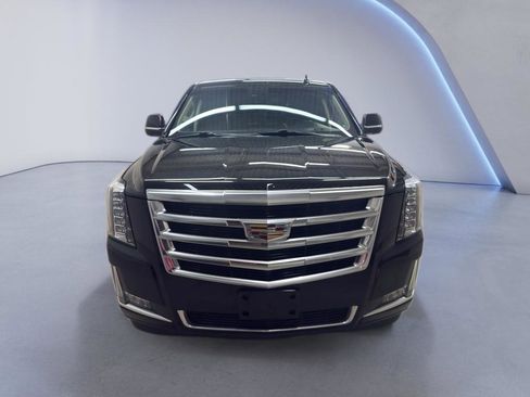 Used 2015 Cadillac Escalade Luxury image 2