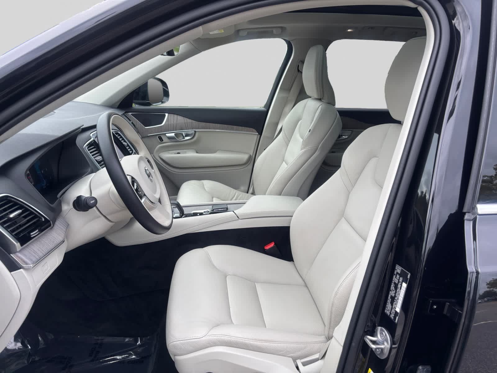 Used 2024 Volvo XC90 B6 Plus AWD/4WD image 10