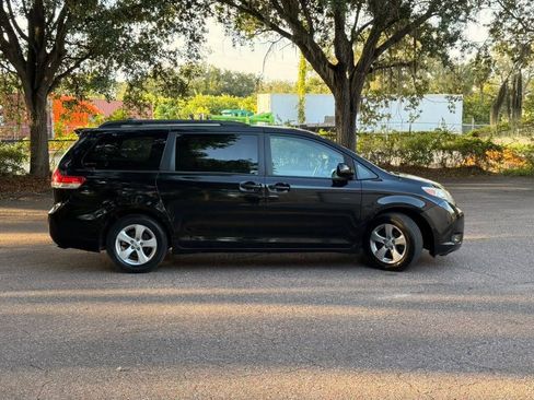 Used 2014 Toyota Sienna LE FWD image 4