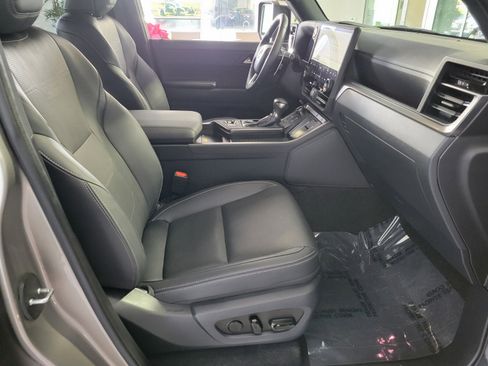 Used 2024 Lexus GX 550 w/ Accessory Package (31) image 16