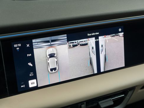 Certified 2025 Porsche Macan Electric image 32