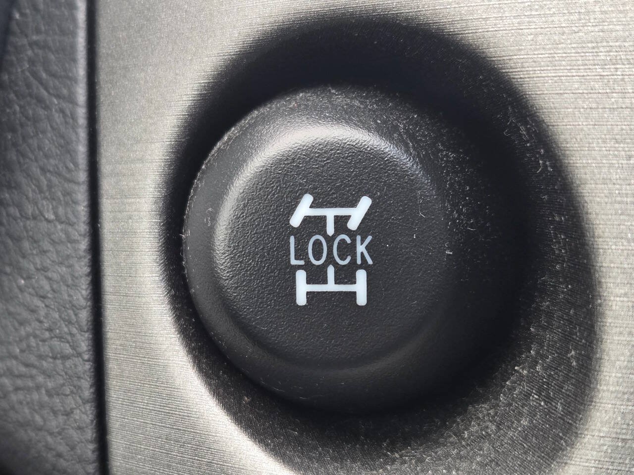 Used 2011 Toyota RAV4 Limited w/ Limited Extra Value Pkg AWD/4WD image 19