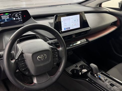 Used 2025 Toyota Prius Plug-In Hybrid FWD image 8