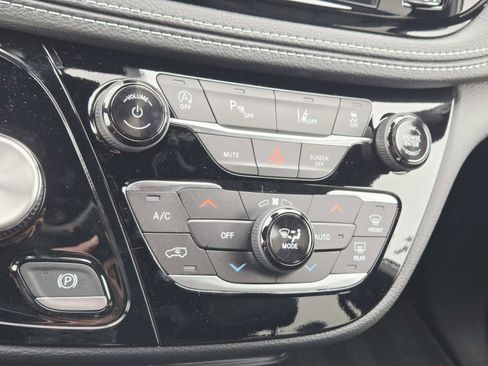 New 2026 Chrysler Pacifica Select image 26