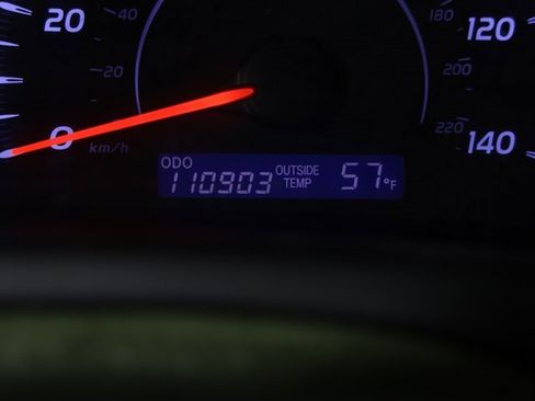 Used 2011 Toyota Camry image 4