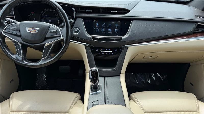 Used 2018 Cadillac XT5 Luxury w/ Driver Awareness Package AWD/4WD image 28