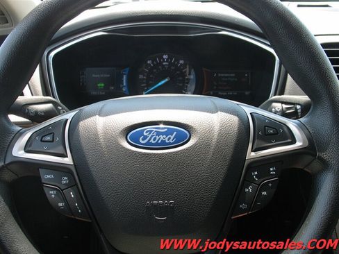 Used 2020 Ford Fusion SE FWD image 15